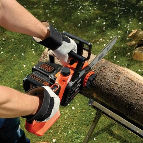 BLACK & DECKER Tronçonneuse Sans Fil - 30 Cm - 36 V - 2 Ah - 5 M/s - Griffe 5 Dents - Réservoir De 110 Ml Transparent (GKC3630L20-QW) 7 BLACK & DECKER Tronçonneuse Sans Fil - 30 Cm - 36 V - 2 Ah - 5 M/s - Griffe 5 Dents - Réservoir De 110 Ml Transparent (GKC3630L20-QW) – Image 5