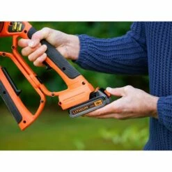 BLACK & DECKER Coupe-branches ALLIGATOR 15 Cm - Sans Fil Avec 1 Batterie 18V 2Ah - BLACK+DECKER GKC1000L-QW 11 BLACK & DECKER Coupe-branches ALLIGATOR 15 Cm - Sans Fil Avec 1 Batterie 18V 2Ah - BLACK+DECKER GKC1000L-QW -Tronçonneuse et accessoire Soldes 2022 34600074 5