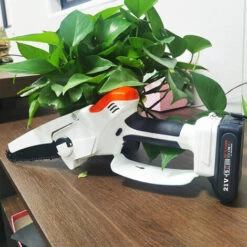 HAPPYSHOPPING Tronçonneuse Electrique Portative Sans Brosse A Une Main Scie A Bois Rechargeable Mini Coupe-bois Sans Fil Pour Jardinage Elagage Coupe, Modele: Prise UE -Tronçonneuse et accessoire Soldes 2022 41972804 3